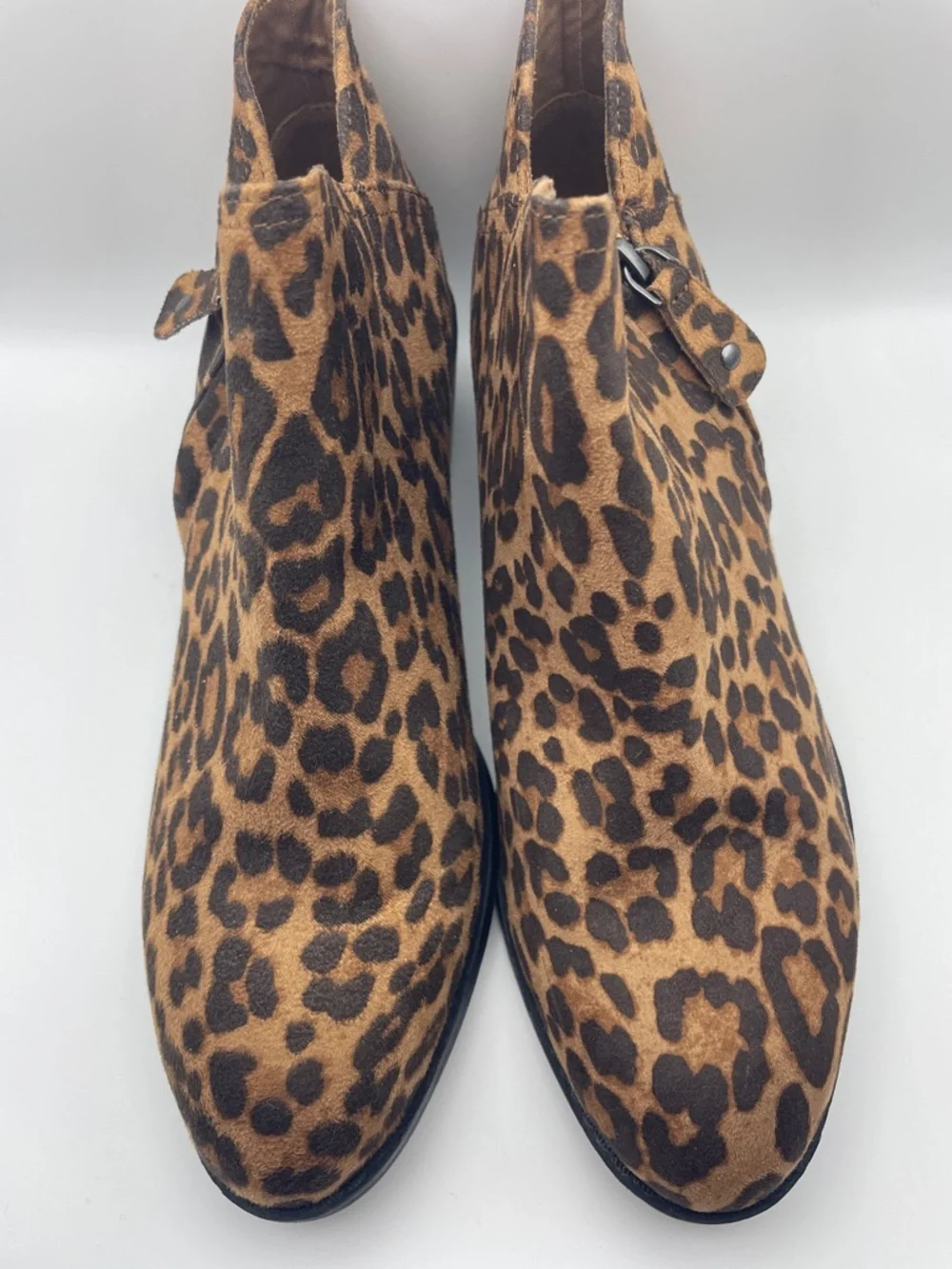 Classic New SO Women's Angelfish Leopard Ankle Boots size 8 block heel booties